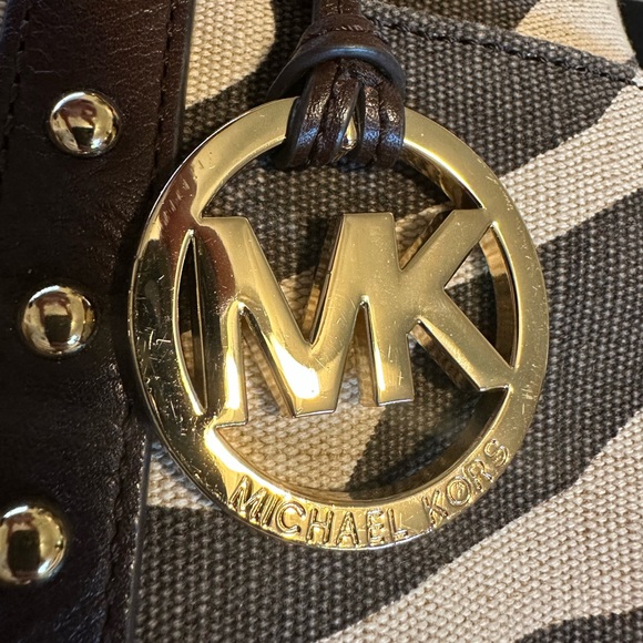 Michael Kors animal print zippered top tote - Picture 10 of 16